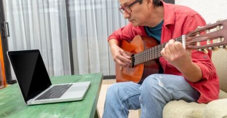 10 benefícios que você obterá se fizer uma aula de música online