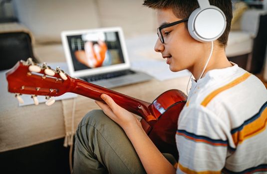 Benefícios da aula online de música Composição e improviso
